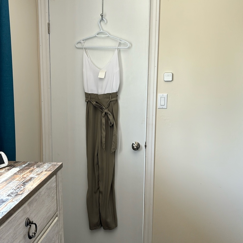 Brand New Jumper. White and olive green